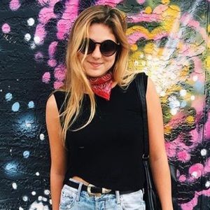 Black Muscle Tee Crop